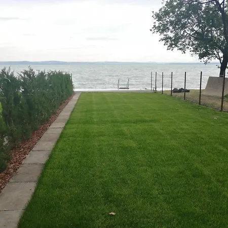 Part - B Epuelet - Privat Vizparttal Ferienhaus Siófok